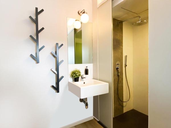 ST Signature Bugis Beach : photo 3 de la chambre chambre cabine m avec salle de bains privative