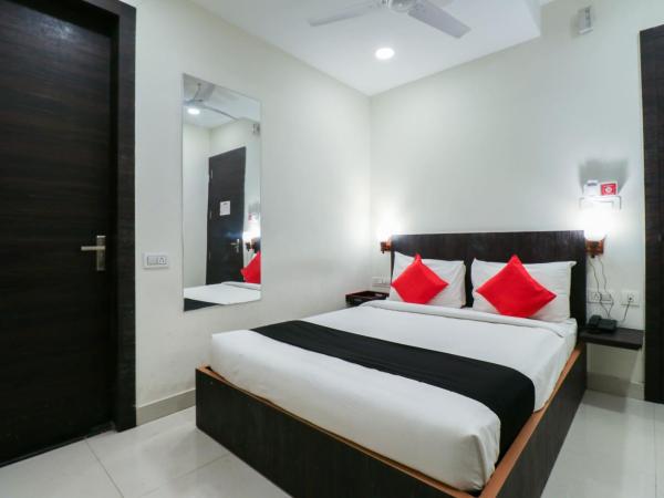 Capital O GN Suites : photo 4 de la chambre chambre triple deluxe