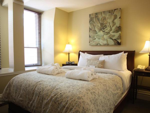 The Halliburton : photo 3 de la chambre suite lit queen-size avec cheminée