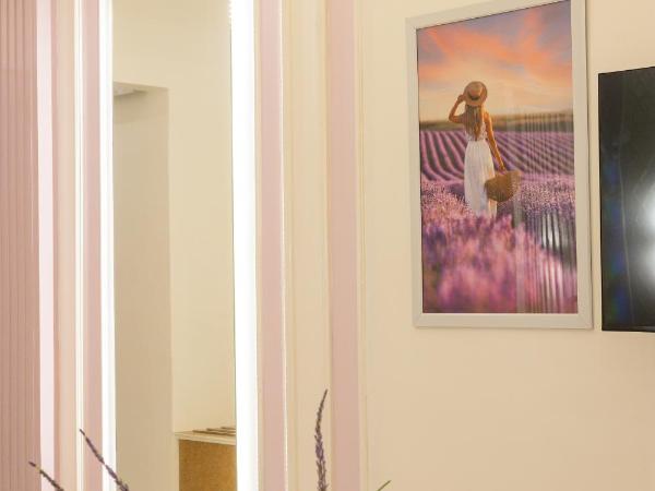 Hotel Sarang Palace - Boutique Stays : photo 9 de la chambre lavender theme neo modern room with designer bed and extra day bed