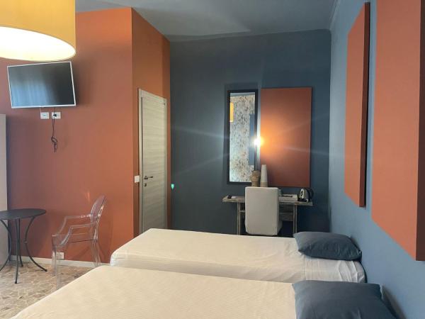 Central Suite Bed&Breakfast : photo 4 de la chambre chambre quadruple avec douche