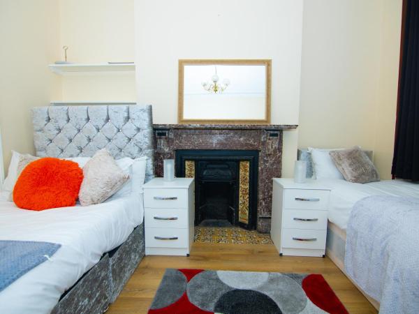 Victorian Woods BnB : photo 2 de la chambre chambre familiale avec salle de bains commune