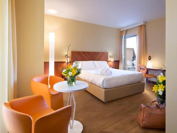 UNAHOTELS Mediterraneo Milano : photo 1 de la chambre chambre double exécutive avec vue et lit d’appoint