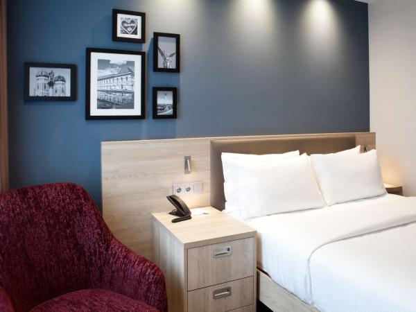 Hampton By Hilton Munich City Center East : photo 1 de la chambre chambre lit queen-size