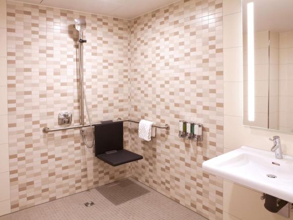 Hampton By Hilton Munich City Center East : photo 5 de la chambre chambre lit queen-size - pour personnes à mobilité réduite