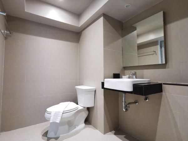 A Sleep Bangkok Sathorn : photo 1 de la chambre chambre lits jumeaux supérieure