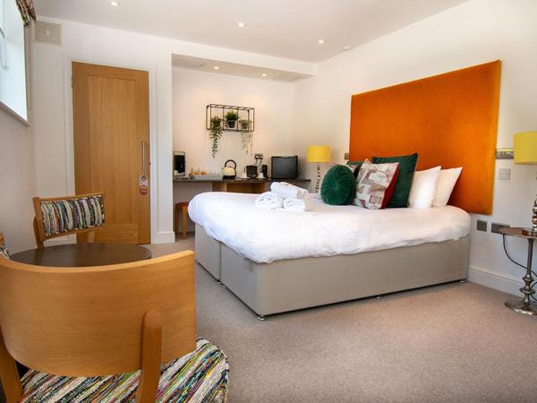 Beachcliff Rooms & Apartments : photo 9 de la chambre chambre double - vue sur jardin