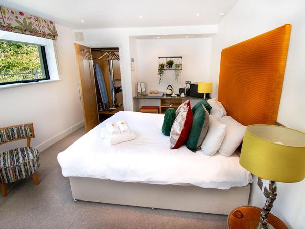 Beachcliff Rooms & Apartments : photo 8 de la chambre chambre double - vue sur jardin