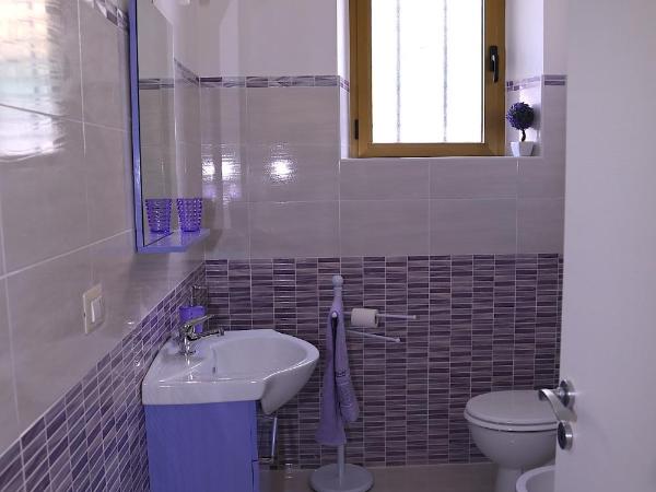 B&B Le Rose : photo 4 de la chambre chambre lits jumeaux avec salle de bains privative séparée