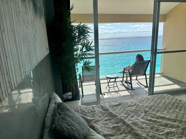 Beachfront Penthouse (best location, 3 beds, 2 balconies) : photo 3 de la chambre appartement - vue sur mer