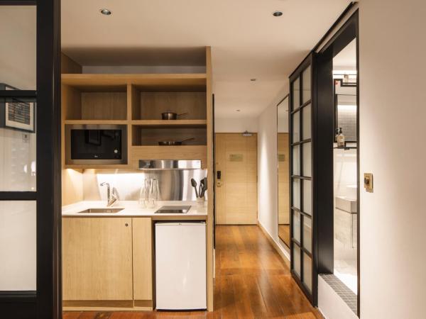 KēSa House, The Unlimited Collection managed by The Ascott Limited : photo 6 de la chambre studio premier avec balcon ou salon