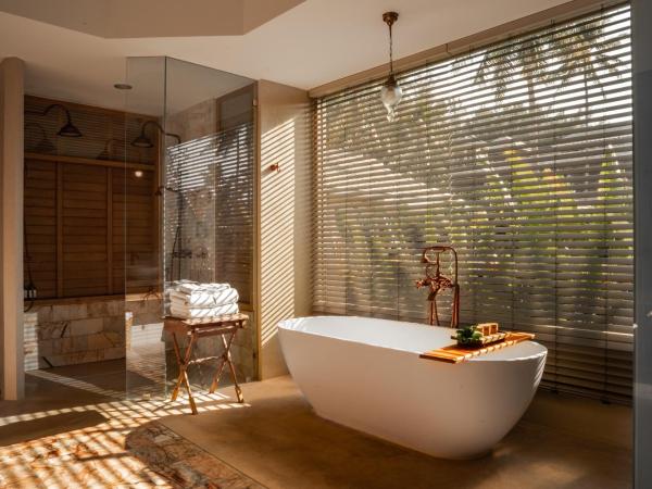 Devasom Khao Lak Beach Resort & Villas : photo 5 de la chambre villa front de mer avec piscine