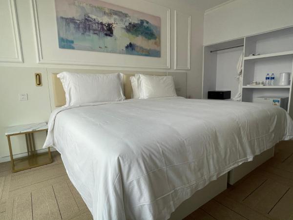 Magnificent International Hotel : photo 4 de la chambre chambre lit king-size deluxe