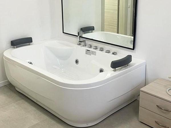Triumvirato Rooms : photo 6 de la chambre chambre double avec baignoire spa