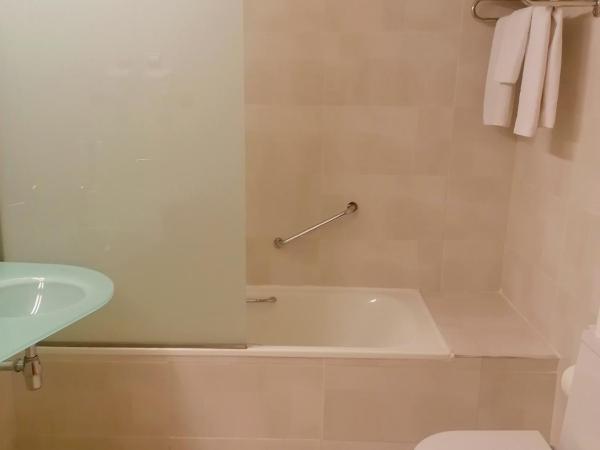 U Hotel Villa-Gomá : photo 2 de la chambre chambre quadruple standard