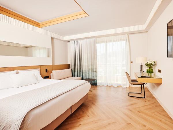 Mediterranean Hotel : photo 2 de la chambre chambre familiale adaptée aux personnes à mobilité réduite