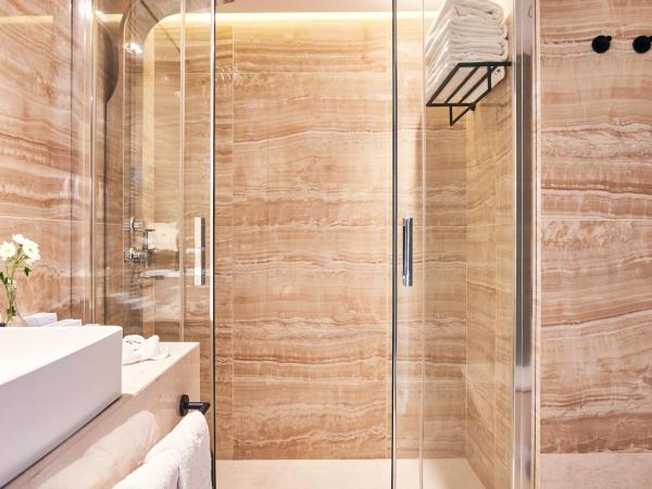 Mediterranean Hotel : photo 5 de la chambre chambre double - vue partielle sur mer.