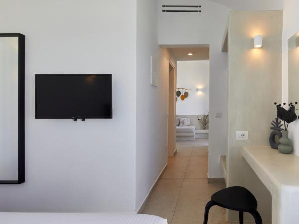 Adorno Oia : photo 8 de la chambre suite lune de miel avec bain à remous extérieur chauffé