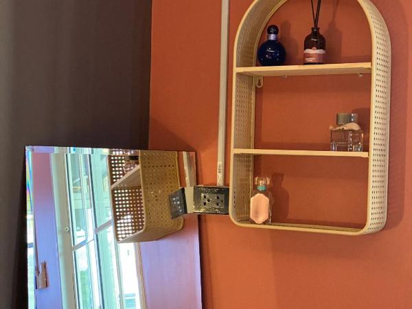 VarietyD-DayHostel HuaHin : photo 7 de la chambre chambre simple avec salle de bains 