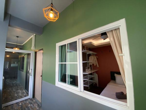 VarietyD-DayHostel HuaHin : photo 8 de la chambre chambre simple avec salle de bains 