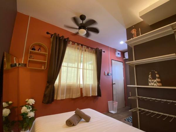 VarietyD-DayHostel HuaHin : photo 4 de la chambre chambre simple avec salle de bains 