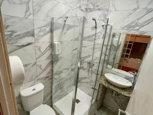 Urban Garden Porto Central Hostel : photo 2 de la chambre capsule dans dortoir mixte de 8 lits avec salle de bains privative