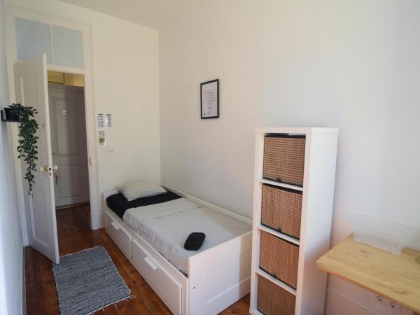 Embassy Arriaga Private Elegance Rooms in Stylish Shared Apartment : photo 3 de la chambre chambre simple