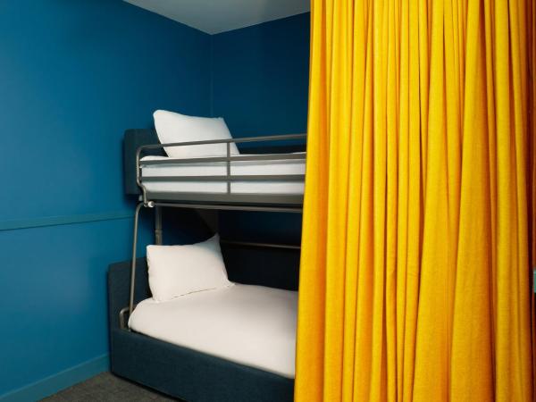 Hotel Indigo Bordeaux Centre Chartrons, an IHG Hotel : photo 10 de la chambre suite avec 1 lit king-size et 1 lit superposé