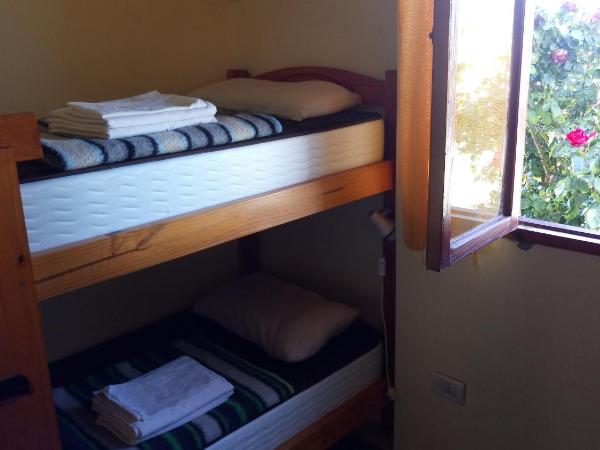 Hostel Aves del Lago : photo 1 de la chambre lit simple dans dortoir à 6 lits