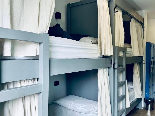 Gorilla Hostel : photo 5 de la chambre lit dans un dortoir de 4 lits