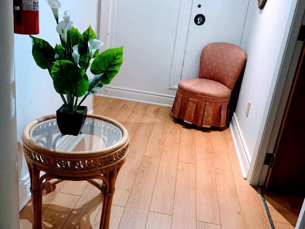 Manoir Sainte Genevieve : photo 10 de la chambre chambre lit king-size Économique - sous-sol