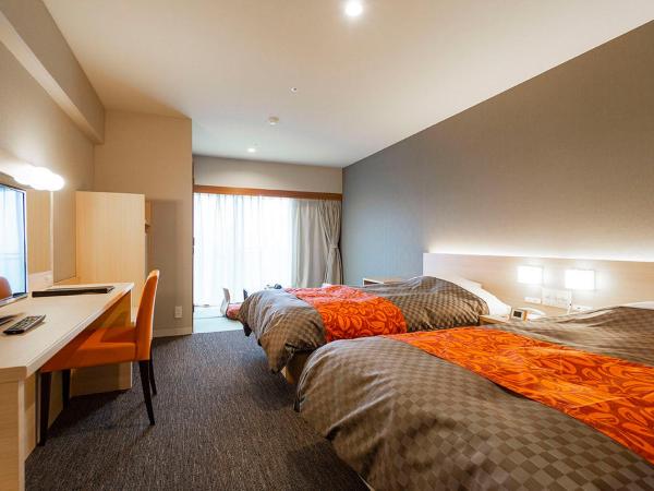 Maple Arima : photo 1 de la chambre chambre lits jumeaux avec salle de bains commune