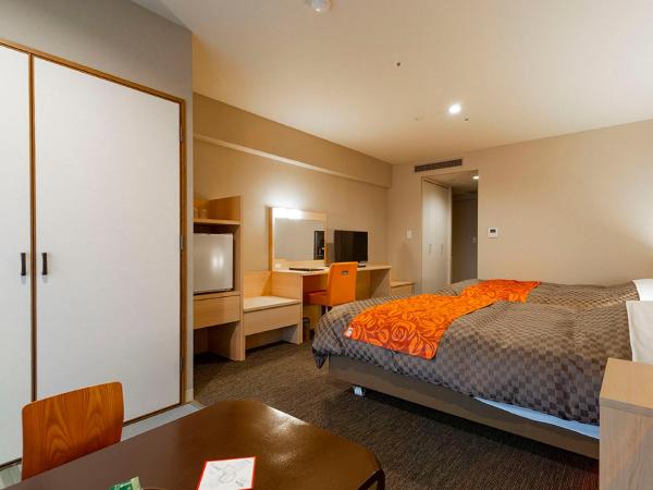 Maple Arima : photo 2 de la chambre chambre lits jumeaux avec salle de bains commune
