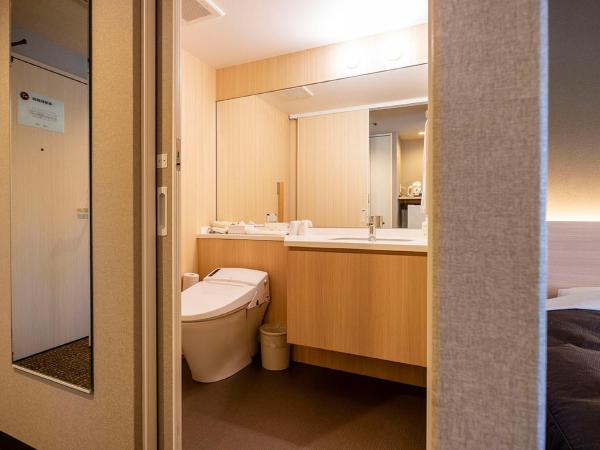 Maple Arima : photo 6 de la chambre chambre lits jumeaux avec salle de bains commune