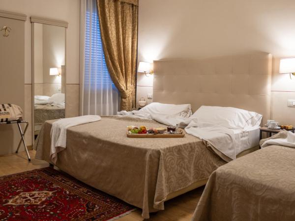 Hotel Ambasciatori : photo 2 de la chambre chambre triple standard