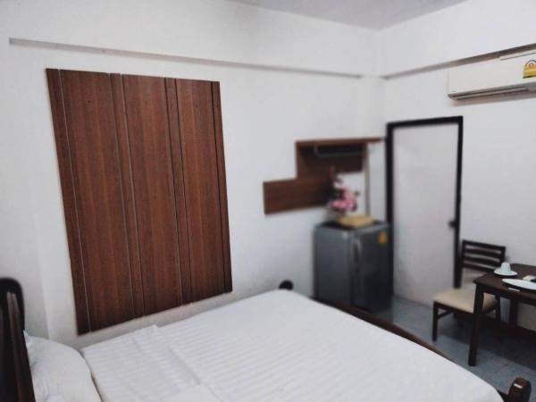 Baan Rao Boutique Residence : photo 7 de la chambre chambre double avec salle de bains privative