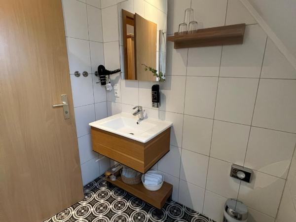 Hotel Himmel und Havel : photo 5 de la chambre chambre triple confort avec douche