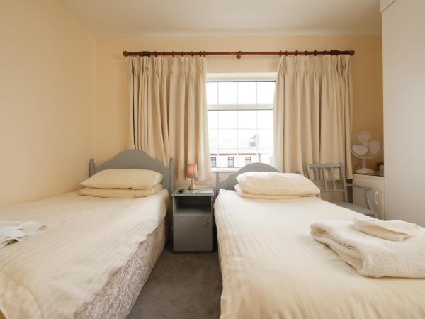 Four Seasons B&B : photo 2 de la chambre chambre lits jumeaux avec douche