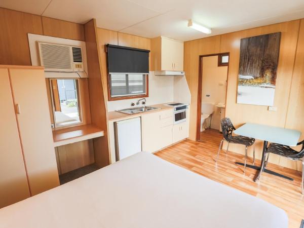 BIG4 Melbourne Holiday Park : photo 4 de la chambre studio