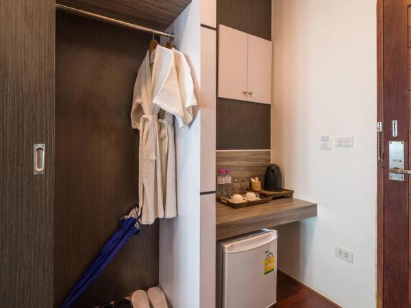 Phi Phi Mountain Beach Resort SHA Certified : photo 8 de la chambre hébergement deluxe avec jacuzzi - vue sur océan