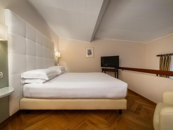 Hotel Croce Di Malta : photo 4 de la chambre chambre familiale