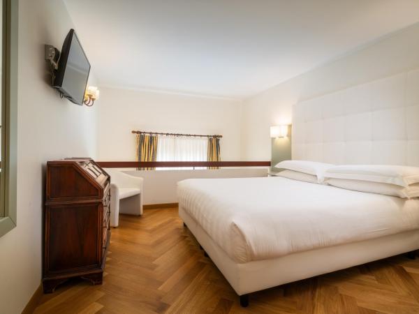 Hotel Croce Di Malta : photo 1 de la chambre chambre familiale - en duplex