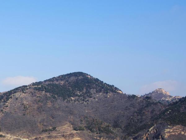 Sheraton Qingdao Licang Hotel : photo 2 de la chambre chambre lit king-size - vue sur montagne