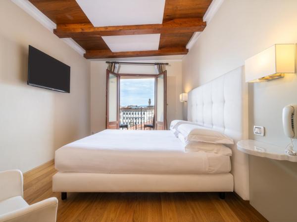 Hotel Croce Di Malta : photo 5 de la chambre chambre double ou lits jumeaux - vue sur jardin