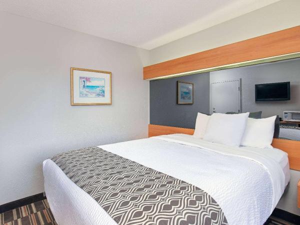 Microtel Inn and Suites by Wyndham - Cordova : photo 1 de la chambre chambre lit queen-size pour personnes à mobilité réduite - non-fumeurs 