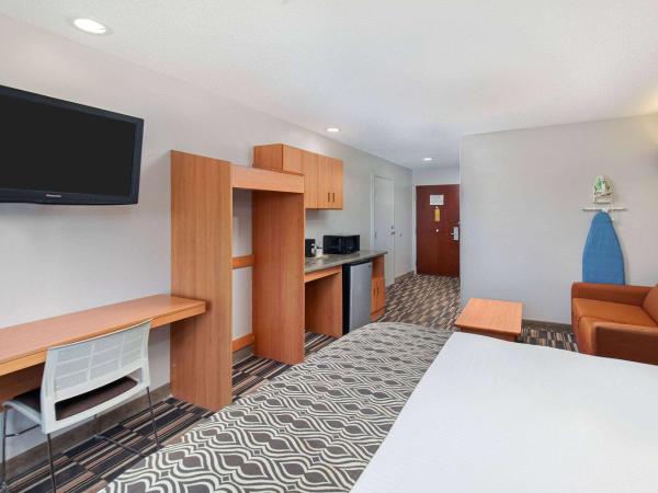 Microtel Inn and Suites by Wyndham - Cordova : photo 2 de la chambre chambre lit queen-size supérieure -accessible aux personnes à mobilité réduite/non-fumeurs