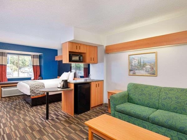 Microtel Inn and Suites by Wyndham - Cordova : photo 3 de la chambre suite lit queen-size – non-fumeurs