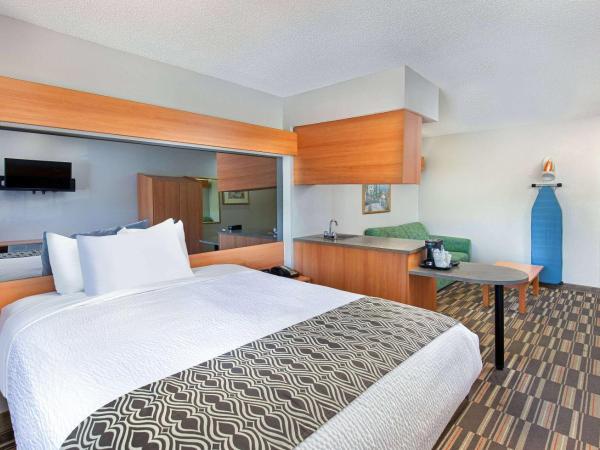 Microtel Inn and Suites by Wyndham - Cordova : photo 5 de la chambre suite lit queen-size – non-fumeurs