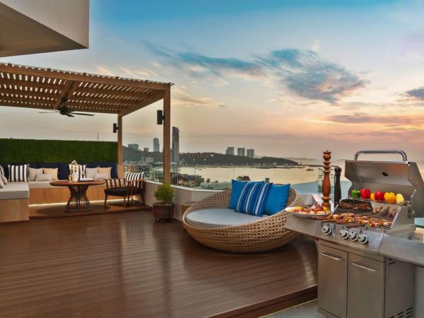 Avani Pattaya Resort : photo 2 de la chambre chambre lit king-size - vue sur mer