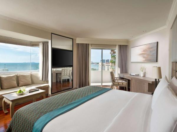 Avani Pattaya Resort : photo 4 de la chambre chambre lit king-size - vue sur mer
